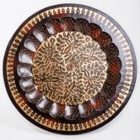 Тарелка настенная, 50 см, листочки, черно-золотая с красным (латунь)